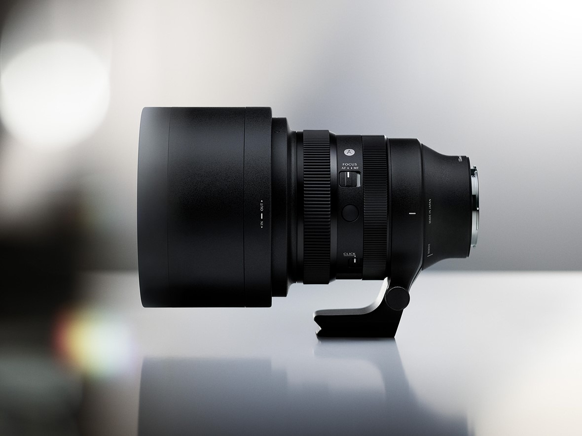 imgi_65_sigma_135mm_f1p4_on_dazzling_gray_background